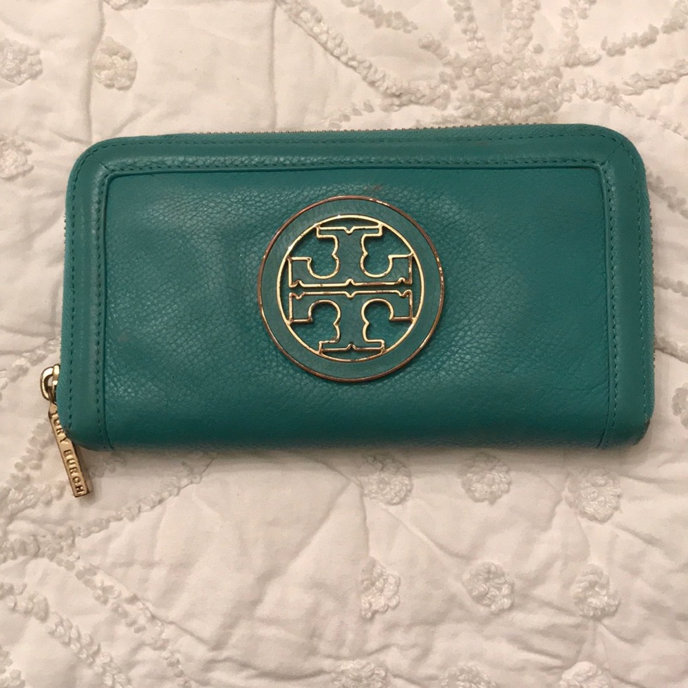 Tory Burch Amanda Zip Continental Wallet